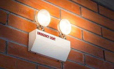 Normes pour l'éclairage d'urgence d'incendie et les signes d'indication d'évacuation