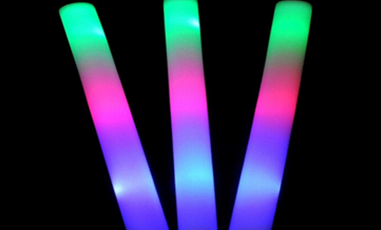 Le matériau fluorescent émet-il un rayonnement?